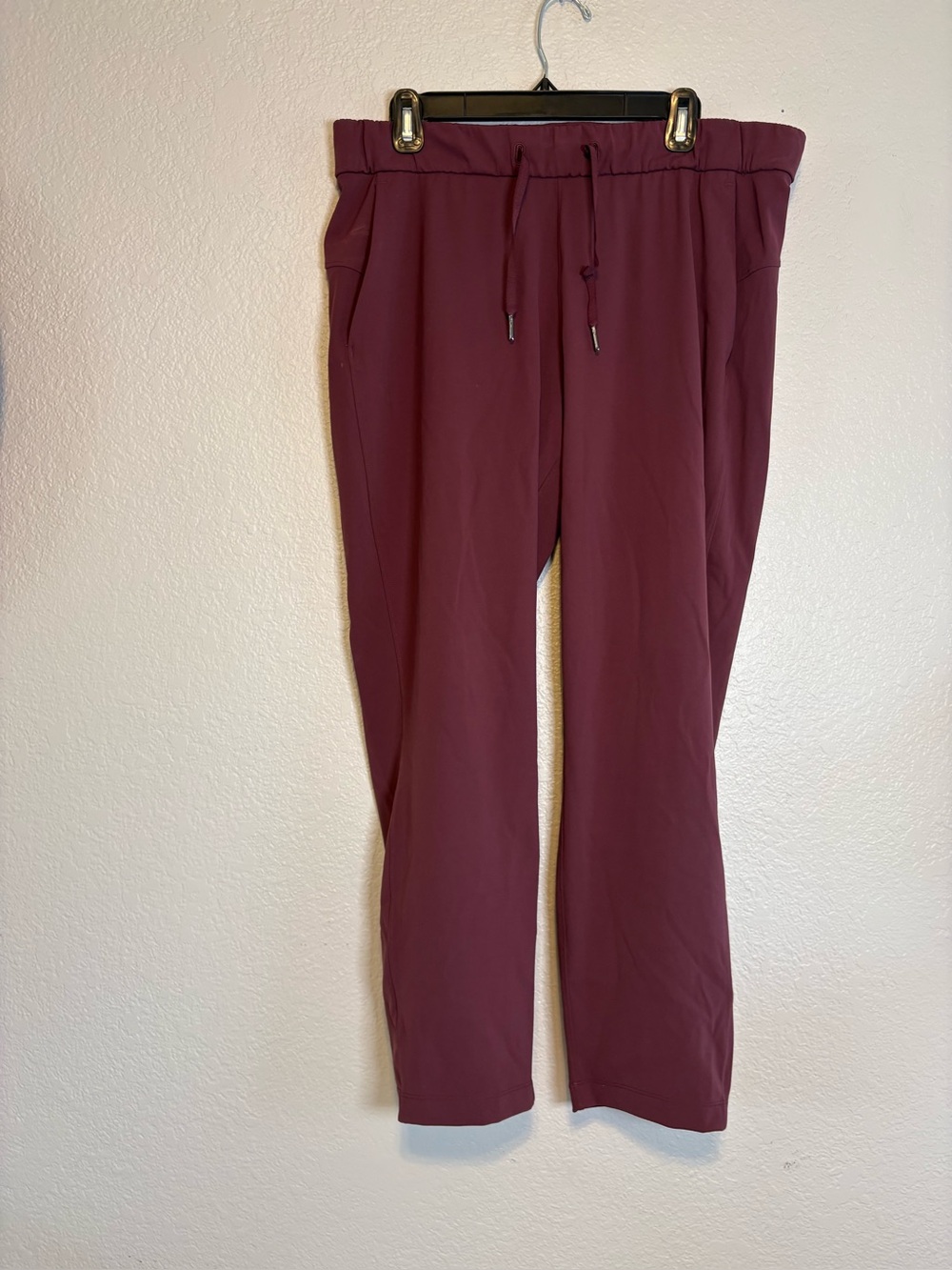 Lululemon On The Fly Full Length Pant Woven Maroon Size 10 EUC